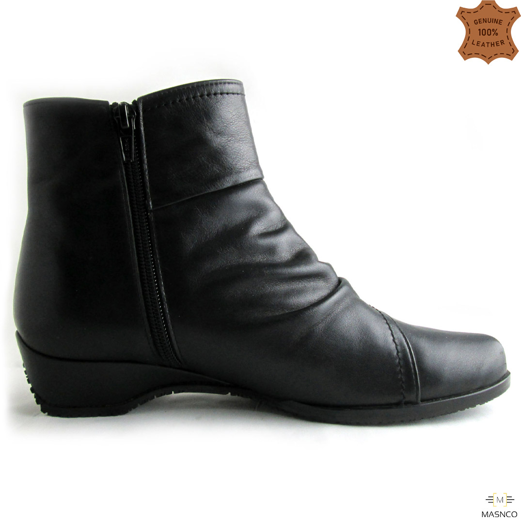 Waterproof Ultra Black boots for Women