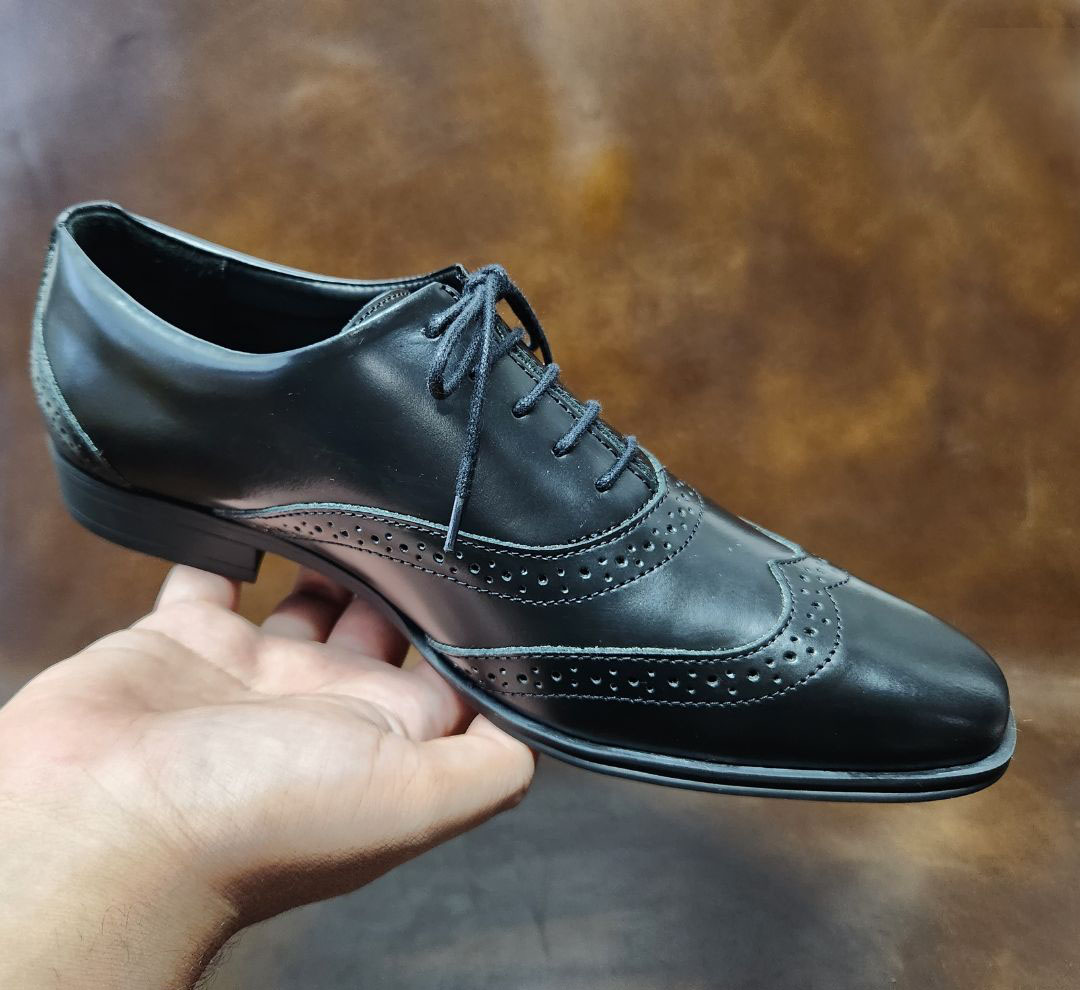 Semi Brogue Shoe in Black