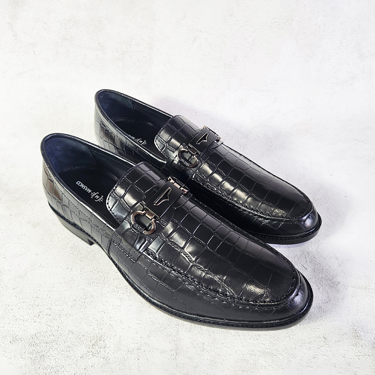 Comfortable Leather Loafer In Black Crocodile Print