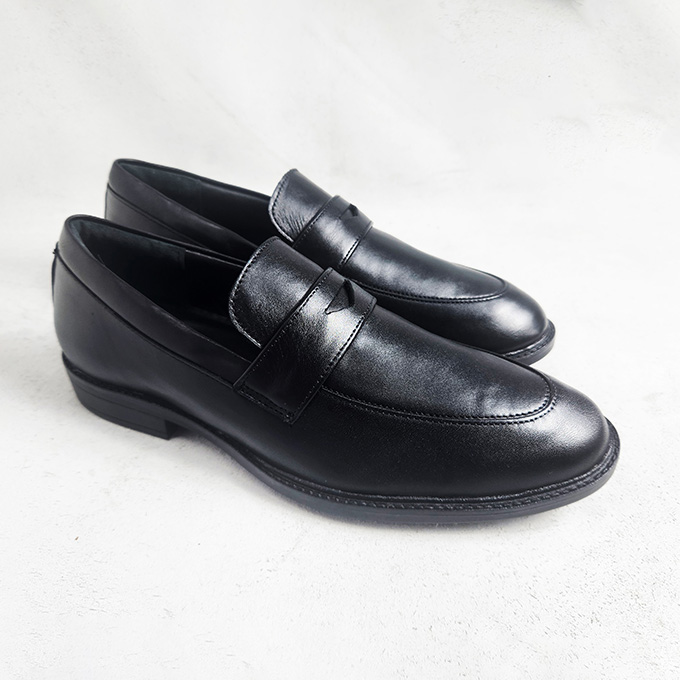 Leather Loafer In Black