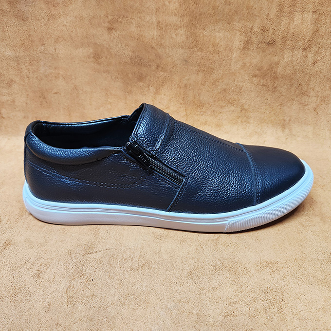 Lightweight 100% Leather Sneaker