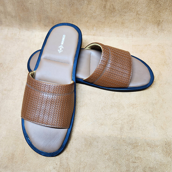 Leather Slider with maximum comfort in Printed Light Brown