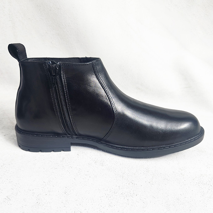 Men’s Leather Chelsea Boot with Chain