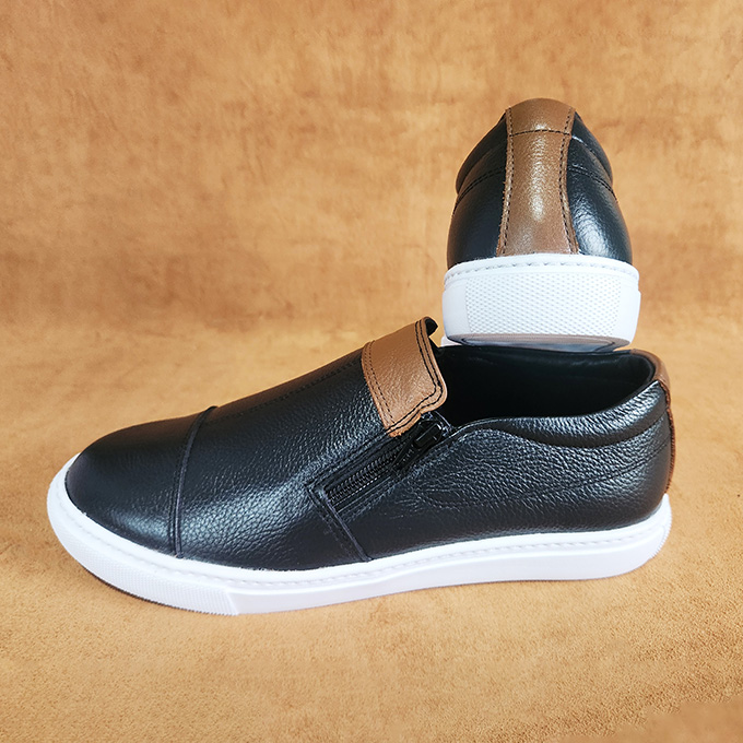 Lightweight 100% Leather Sneaker