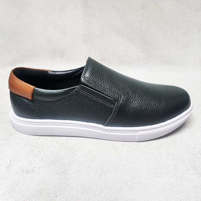 Lightweight 100% Leather Sneaker