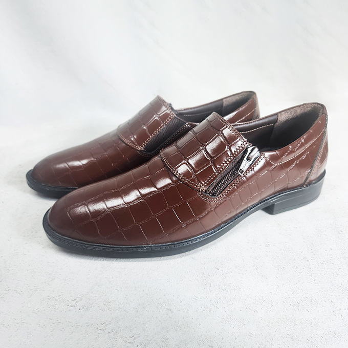 Easy to Wear Leather Shoe (Elastic & Chain on the Sides)