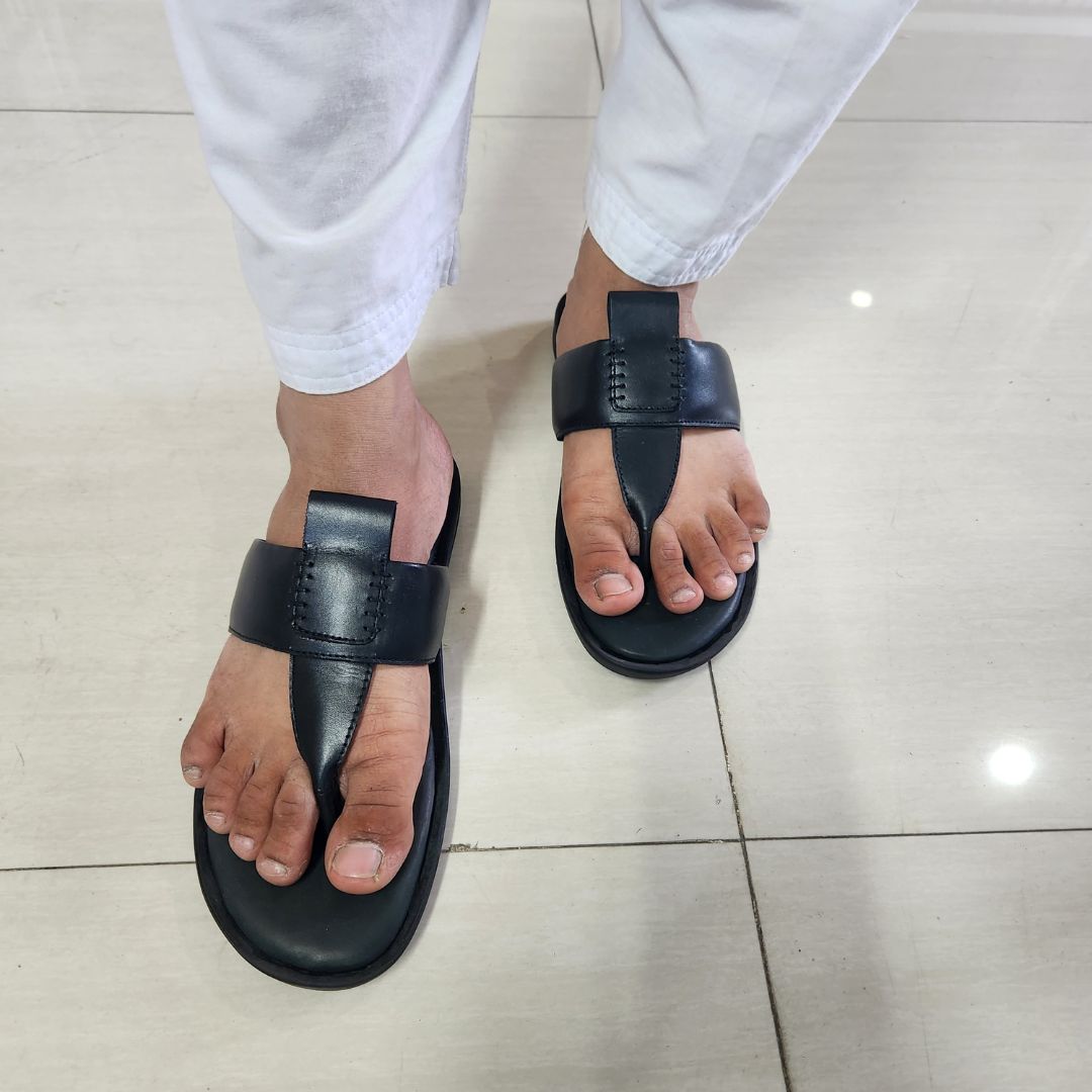 Men’s Leather Sandal in Black