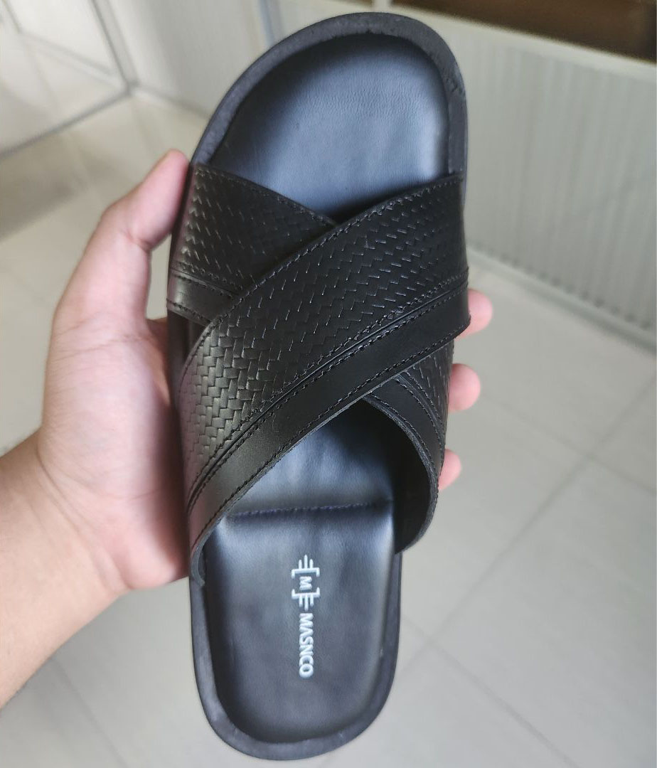 Crossover Strap Sandal In Black